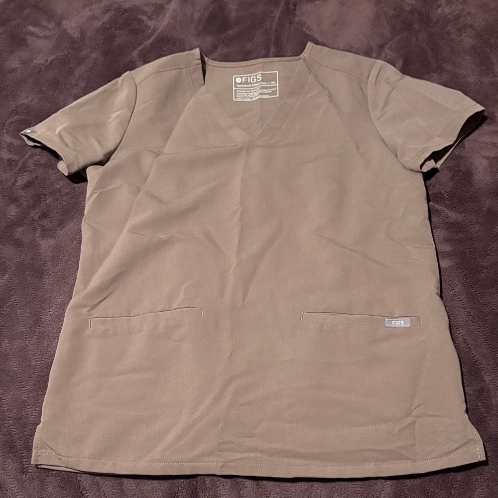 Figs Women's Casma Three-Pocket Scrub Top